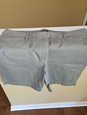 Lands' End Women's Khaki Bermuda Shorts - Light Green.